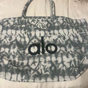 ALO ICONIC SHOPPER TOTE